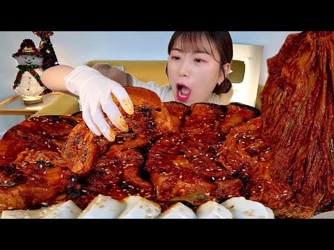 ASMR Braised kimchi from Korean food MUKBANG