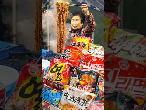 짜파게티는 못 참지? 전설의 한국 짜파게티 할머니!! 시장에서 제일 잘나가는 1평 라면 노점 Famous Black Noodle shop in Korea #shorts