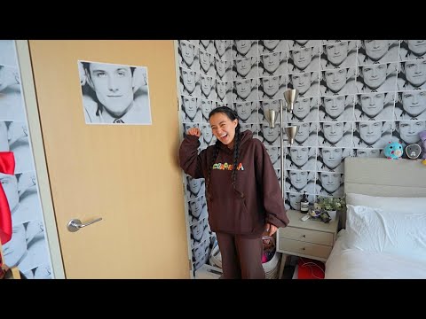 covering her room in 100% Josh Hutcherson