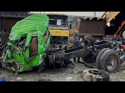 Dangerous Pakistani Truck Accident | Cabin & Chassis Fully Repaired | Complete Video 