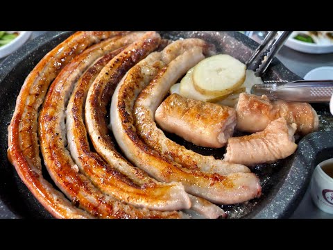 “군인은 무조건 할인해 주는 곱창집” (직접 농사지은 최상의 재료로 만든 된장찌개) korean food Beef intestine, korean street food