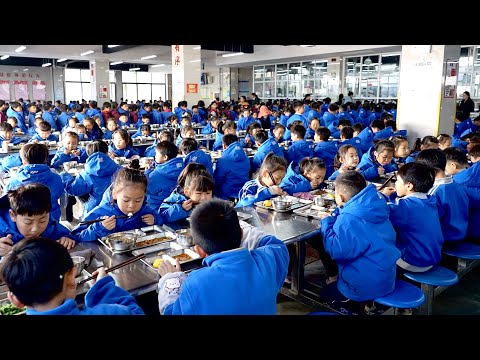 Providing lunch for over 2,000 Chinese students: A firsthand look at the elementary school kitchen.