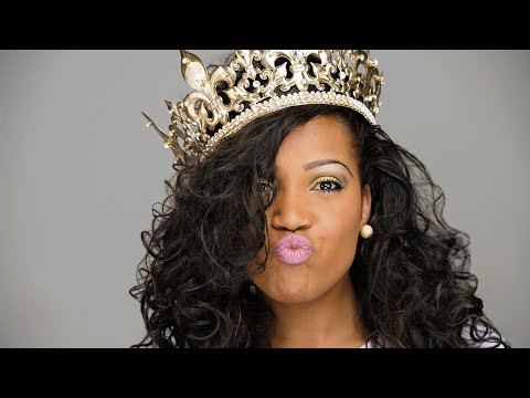 Queens of Average ©