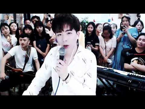 【摩登兄弟】寧哥採訪吉他手阿桌，搞笑視頻，最後有彩蛋哦！