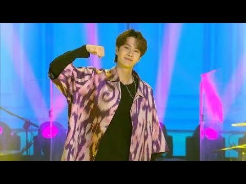 王一博YIBO唱跳《我是一颗跳跳糖》又萌又酷,白鹿被他帅呆了!