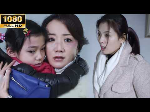 A woman saved her rival’s daughter, and from then on, her rival let go completely!💥