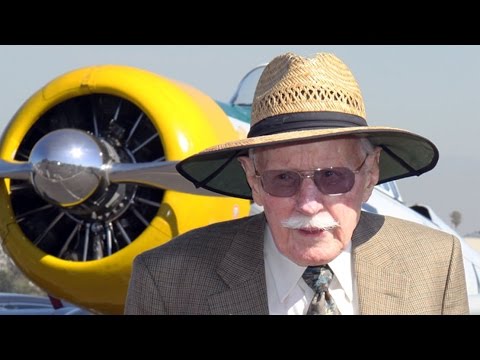 Bob Hoover at the Western Museum of Flight
