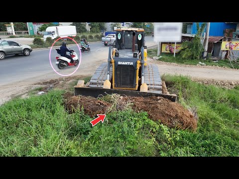 Process good job !! Expert Bulldozer Push Clear & 25t Dump Trucks filling soil