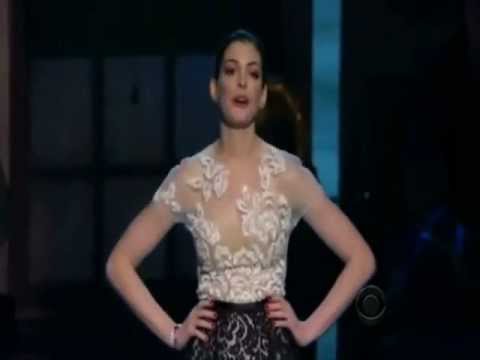 Anne Hathaway singing to Meryl Streep