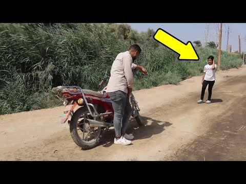 بنت صغيره يجرى وراها رجل بموتوسكل فى عذ النهار ! والبنت تكتشف ان ابوها بلطجى ! شوف حصل اي