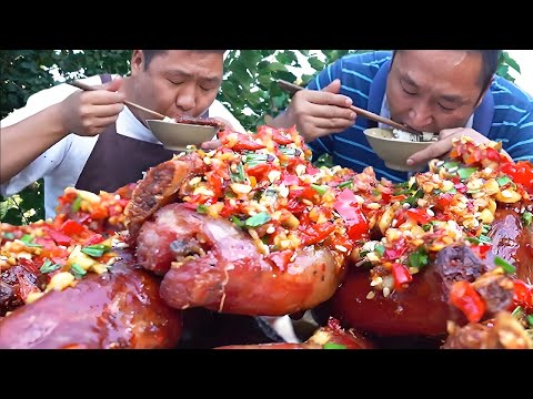 The two of them had ”braised pork sausage” today  crispy and delicious. Stir-frying a plate is simp