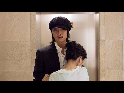 Abandoned by his biological father, he fell in love with his stepmother's daughter to take revenge.