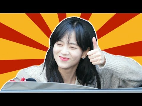 BLACKPINK Habits: Jisoo's thumbs up