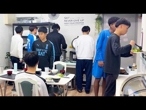 Feeding 130 Japanese Elite Soccer Players! Dorm Meal Secrets & Annual Christmas Party!