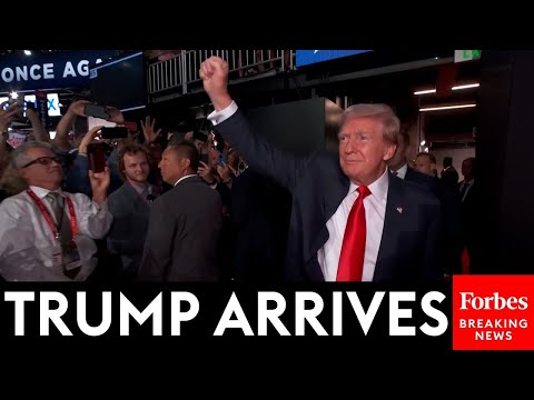 BREAKING NEWS: RNC Goes Wild When Trump Arrives As Lee Greenwood Sings 'God Bless The USA'