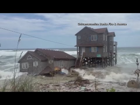 Home along Outer Banks in North Carolina washes away