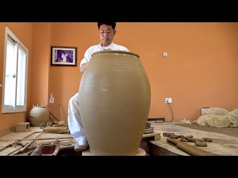 How Korean Traditional Pottery Family Make Large Jars. Earthenware Manufacturing With Long History