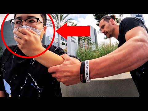 SCAMMER BUSTED IN PUBLIC [TRIES TO ESCAPE]