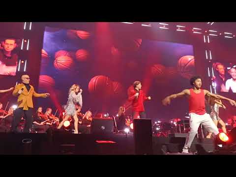 We're all in This Together (High school Musical) 'Cast' Disney in Concert: Follow your Dreams