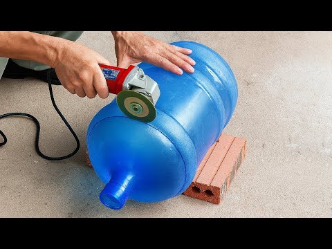 Not everyone knows this secret! Cut old plastic bottles 😱 Every house needs this and no one does it