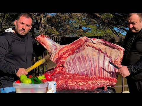 Вкусное и простое блюдо из мяса и овощей на костре в казане.