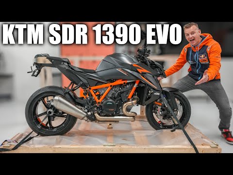 2024 KTM 1390 SUPER DUKE R EVO Unboxing | Exhaust Sound & Wheelie!