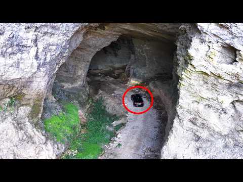 A cave has been discovered deep in the mountains of Hubei Province, and it can be driven into.