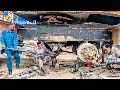 Hino Truck Restoration Rear Suspension Shaft Broken Due To Overload Truck Emergency Repair Process 
