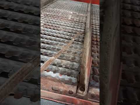 Теперь только чистое зерно в бункер .