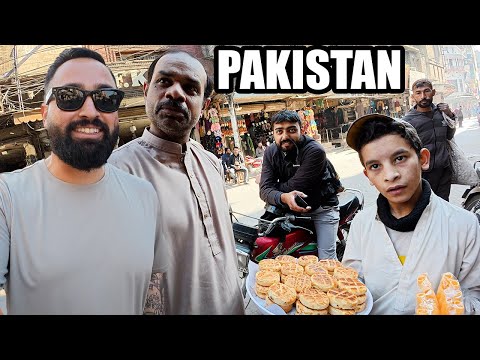 Buying EVERYTHING from Street Vendors in Pakistan 🇵🇰