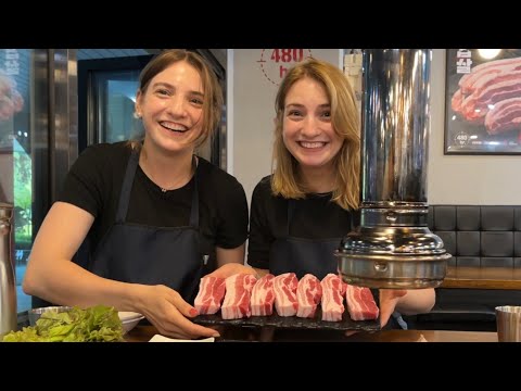 Buying pork belly that my twin sister, who came to Korea for the first time in a year, wanted to eat