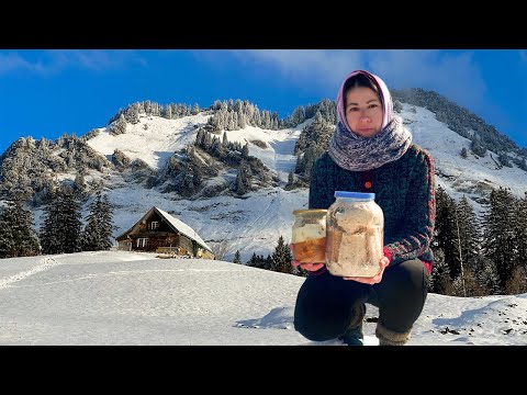 Living Alone in the Wild: A Woman’s Simple Mountain Meals
