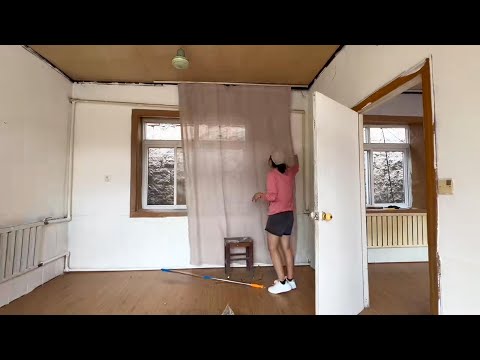 After finding a job~ The beautiful girl rented a dilapidated apartment and renovated it
