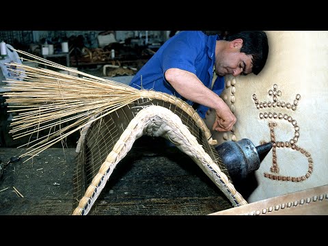 Cowboy saddle or saddle. Handmade elaboration with straw, leather and wool | Documentary film