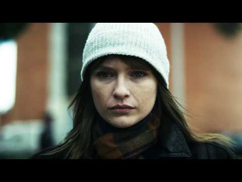 一口气看完2025年最新法国世纪悬案《迷失车站的女孩们》，吃人的火车站，佩皮尼昂车站的钟声依旧它提醒着我们，对于那些仍在黑暗中等待答案的灵魂，追寻的脚步，永不停歇！