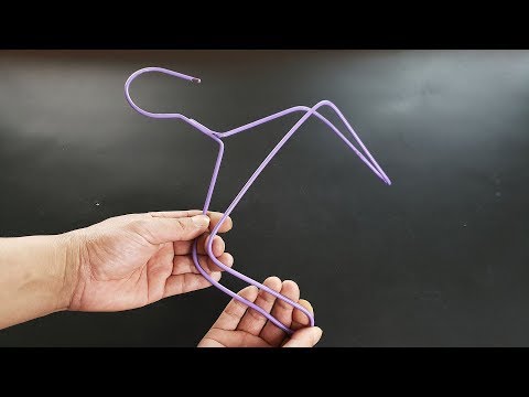 旧衣架这样折一折，放厨房和卫生间变得特别实用，一年省下不少钱