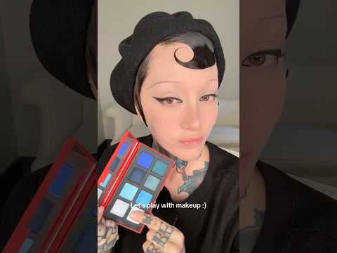 Playing with new makeup 💙@hungvanngo this blue!