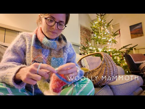 (not) Vlogmas | Episode 22- Tiny scarves, knitting chat & goodbye 2026 lol 😂🕯️🦌🛷🤶