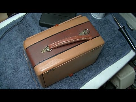 1947 Garod AM Personal Lunch Box Radio