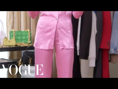 What Hailey Bieber Wears for Pizza Night 🍕