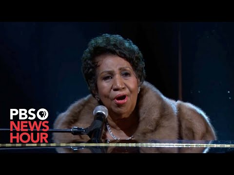 WATCH: Aretha Franklin sings "(You Make Me Feel Like) A Natural Woman"