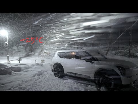 Voluntarily isolated 24 hours a day in a car in a blizzard of minus 25 degrees Celsius