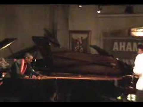 Kinan Azmeh & Dinuk Wijeratne - 'Something There' (acoustic)