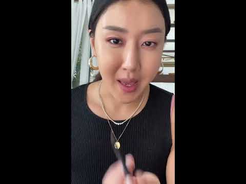 Chanel Fall/Winter 2020 Makeup Tutorial by Nina Park | L'OFFICIEL