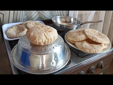 جربي تعملي العيش البلدي على الطاسة.. هيطلع ريحته تجنن وطري جداً