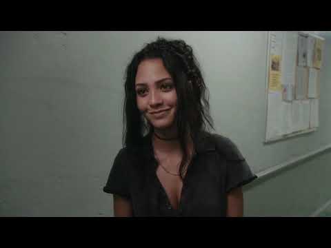 MacGyver - 1x02 Riley Davis Logoless Part 1