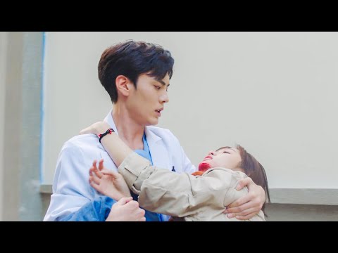 The CEO saw Cinderella injured and rushed over, and personally helped her operate!