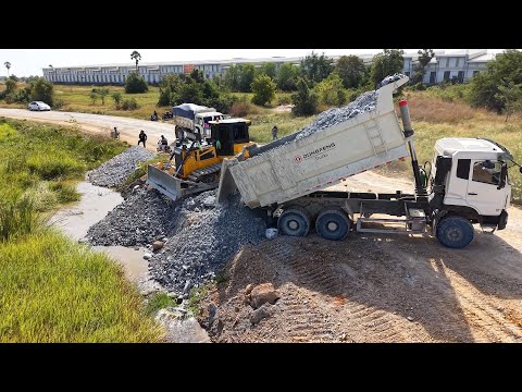 Amazing! starting project filling land into flood land huge Dump truck 25ton with Bulldozer SHANTUI…
