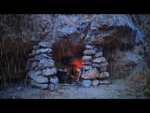 Caught in heavy rain and thunderstorm-building a warm and safe shelter/rain sounds for sleeping