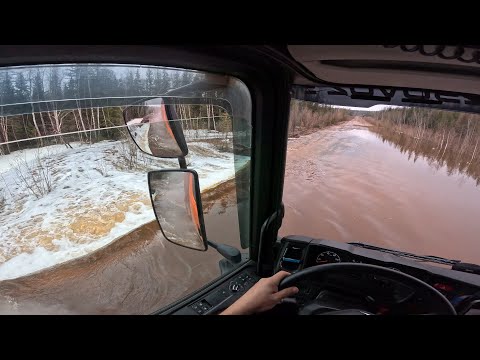 Паводки, реки через дорогу. Глина, дожди.
